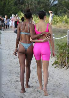 Shanina Shaik feet photo thumbnail