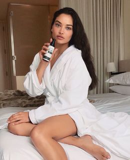 Shanina Shaik feet photo thumbnail