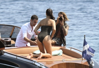 Shanina Shaik feet photo thumbnail