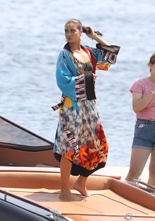 Shanina Shaik feet photo thumbnail