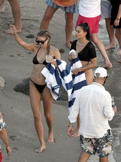 Shanina Shaik feet photo thumbnail