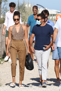 Shanina Shaik feet photo thumbnail