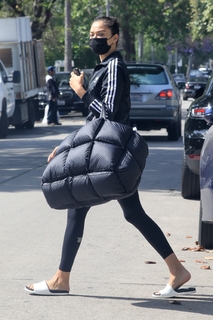 Shanina Shaik feet photo thumbnail