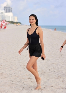 Shanina Shaik feet photo thumbnail