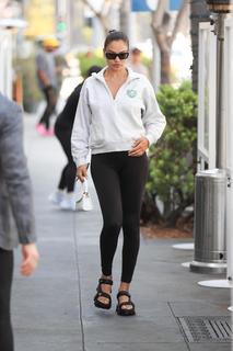 Shanina Shaik feet photo thumbnail