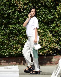 Shanina Shaik feet photo thumbnail