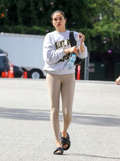 Shanina Shaik feet photo thumbnail