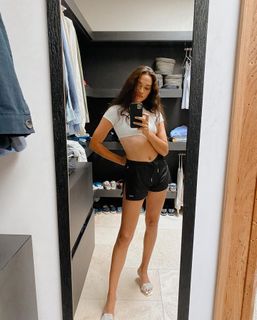 Shanina Shaik feet photo thumbnail