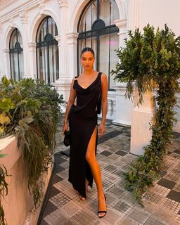 Shanina Shaik feet photo thumbnail