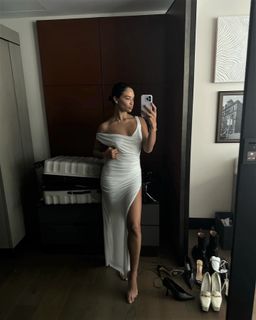 Shanina Shaik feet photo thumbnail