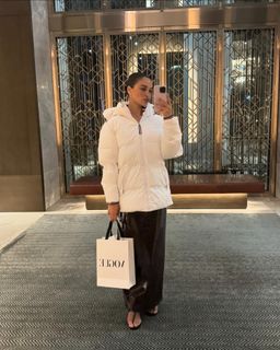 Shanina Shaik feet photo thumbnail