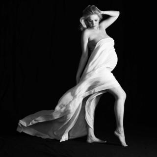 Shanna Moakler feet photo 11