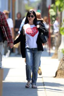 Shannen Doherty feet photo thumbnail