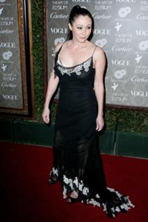 Shannen Doherty feet photo thumbnail