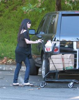 Shannen Doherty feet photo thumbnail