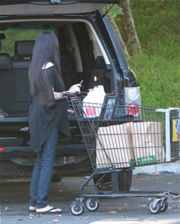 Shannen Doherty feet photo thumbnail