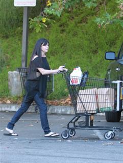 Shannen Doherty feet photo thumbnail