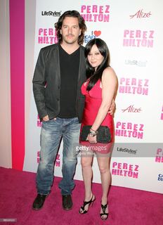 Shannen Doherty feet photo thumbnail