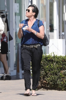 Shannen Doherty feet photo thumbnail