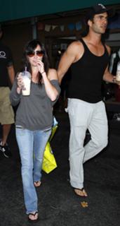 Shannen Doherty feet photo thumbnail