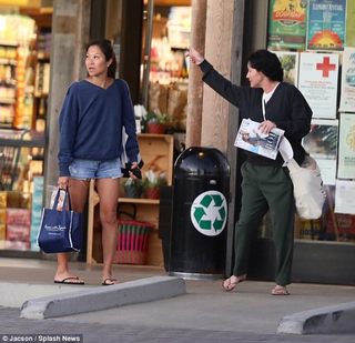 Shannen Doherty feet photo thumbnail