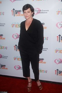 Shannen Doherty feet photo thumbnail