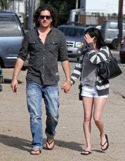 Shannen Doherty feet photo thumbnail