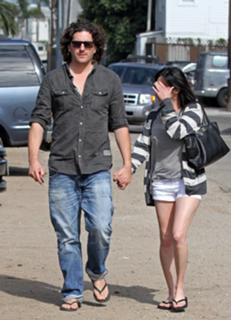Shannen Doherty feet photo thumbnail