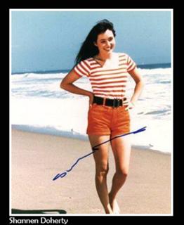 Shannen Doherty feet photo thumbnail