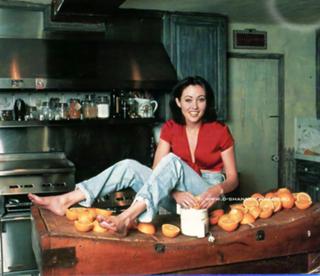 Shannen Doherty feet photo thumbnail