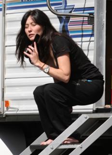 Shannen Doherty feet photo thumbnail