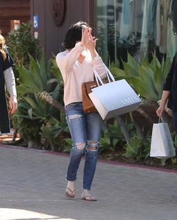 Shannen Doherty feet photo thumbnail