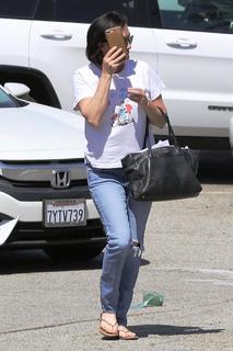 Shannen Doherty feet photo thumbnail