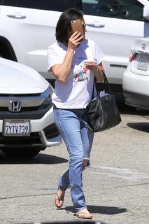 Shannen Doherty feet photo thumbnail