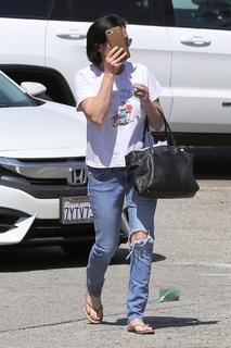 Shannen Doherty feet photo thumbnail