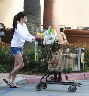 Shannen Doherty feet photo thumbnail