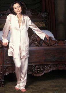 Shannen Doherty feet photo thumbnail