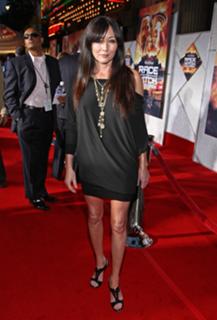 Shannen Doherty feet photo thumbnail