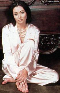 Shannen Doherty feet photo thumbnail