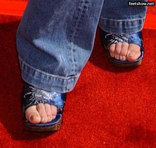 Shannen Doherty feet photo thumbnail