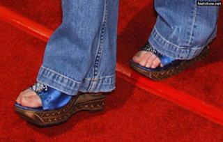 Shannen Doherty feet photo thumbnail