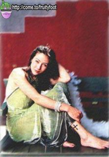 Shannen Doherty feet photo thumbnail