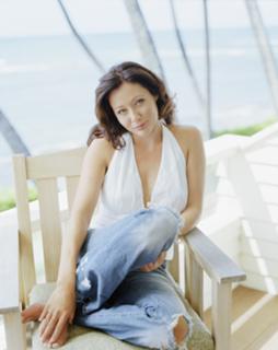 Shannen Doherty feet photo thumbnail