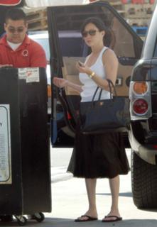 Shannen Doherty feet photo thumbnail