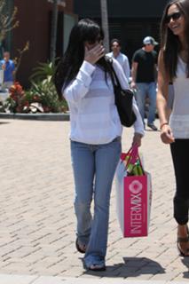 Shannen Doherty feet photo thumbnail