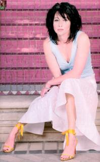 Shannen Doherty feet photo thumbnail
