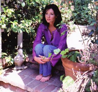 Shannen Doherty feet photo thumbnail