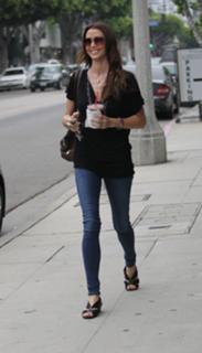 Shannon Elizabeth feet photo thumbnail