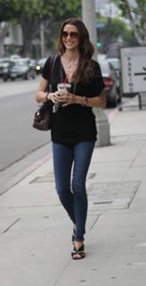 Shannon Elizabeth feet photo thumbnail