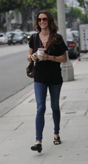 Shannon Elizabeth feet photo thumbnail
